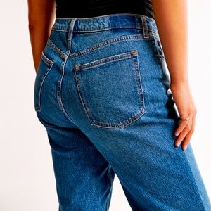 Abercrombie Curve Love Ultra High Rise 90s Straight Jean — 28 regular